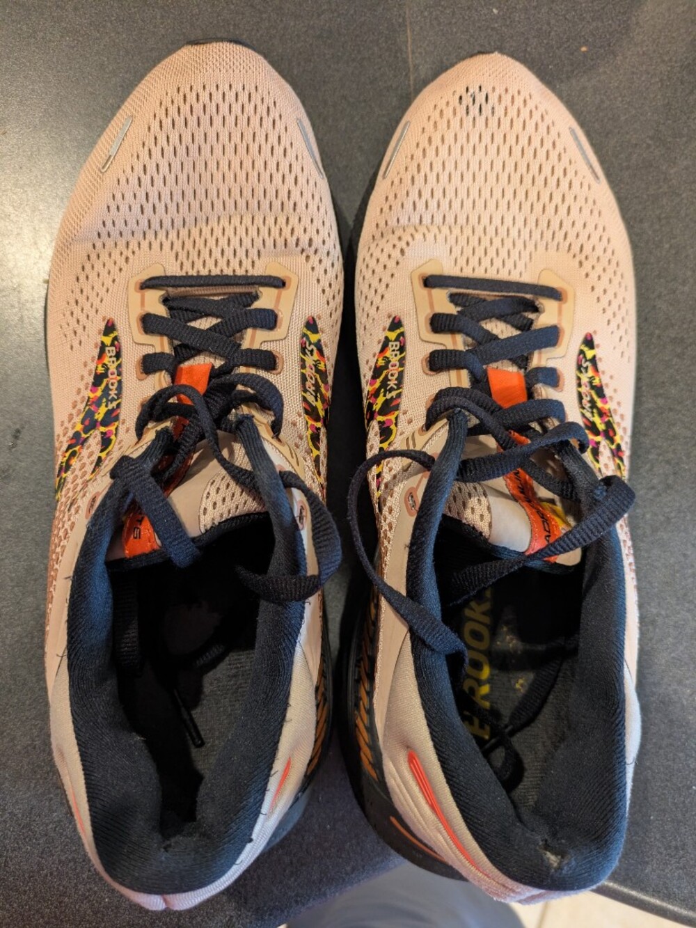 Brooks Adrenaline GTS 22 Womens 9.5 B Running Shoes Multicolor